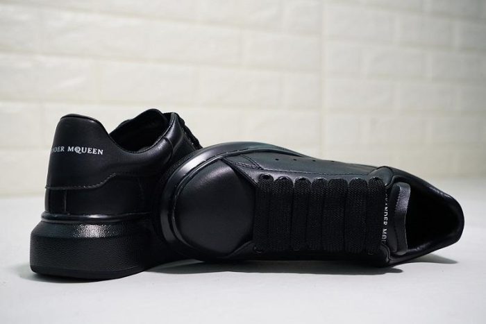 Alexander McQueen All Black - AvaSneaker