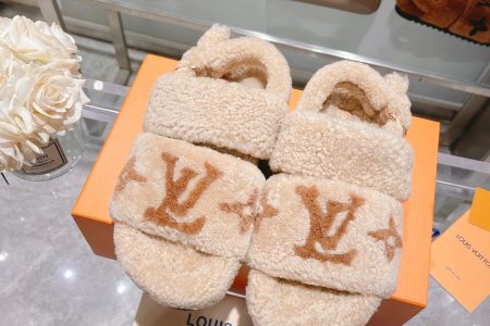 LV wool mop