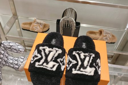 LV wool mop