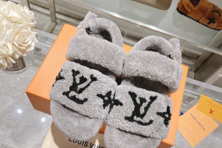 LV wool mop