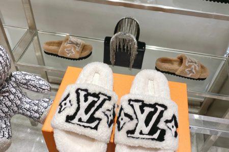 LV wool mop